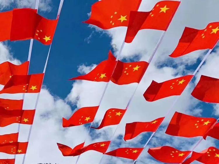 汪峰方辟谣女儿签约那英公司，要求删除不实报道，并呼吁文明上网